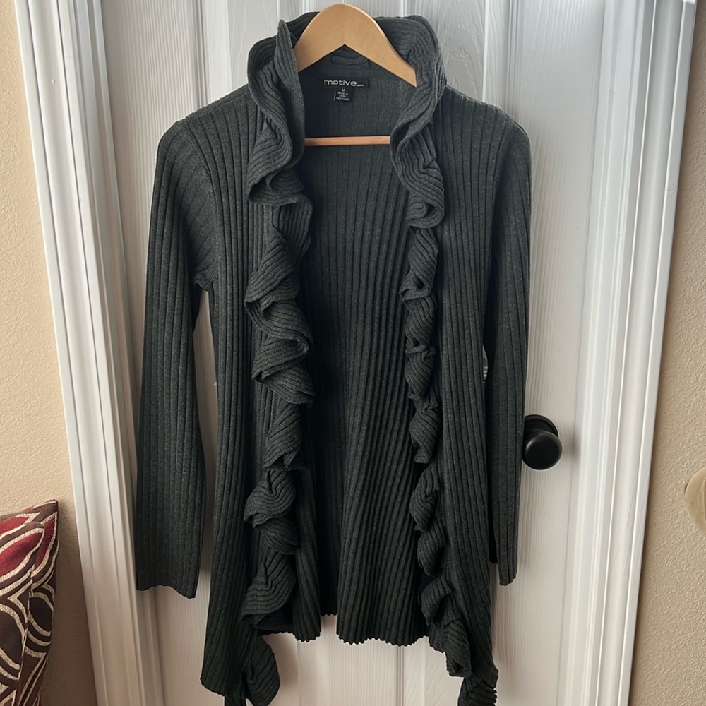 Very cute Motive cardigan. Like new...
